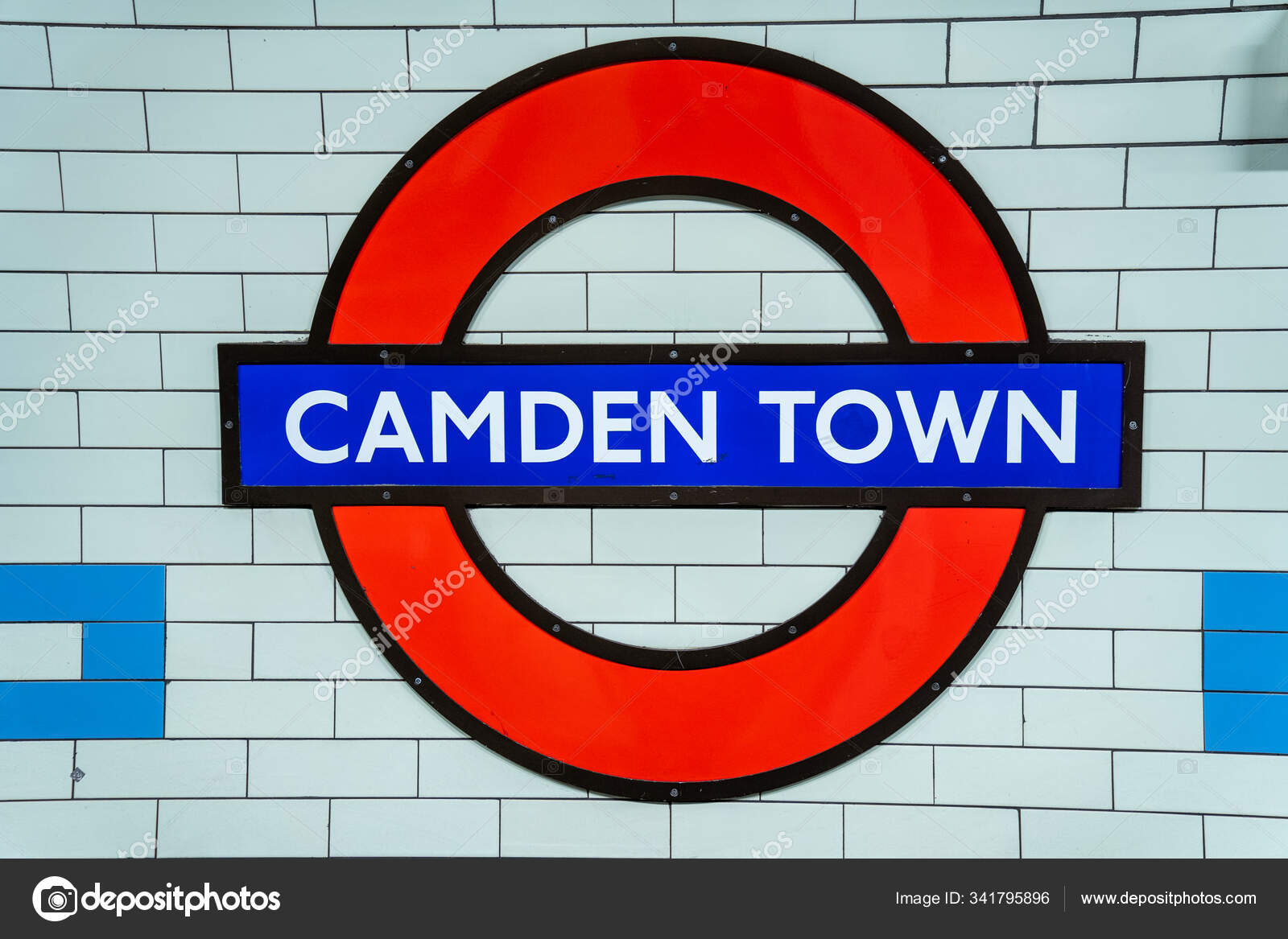 Londres Reino Unido Junho 2015 Estação Metrô Camden Town Londres Ilustração  por ©ingus.kruklitis.gmail.com #341795896